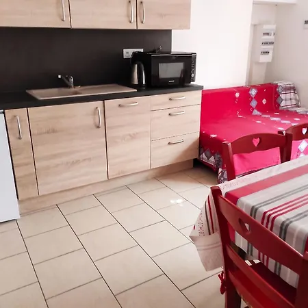 Maison Accueillante A Avec Terrasse Et Parking Inclus Solesmes (Sarthe)